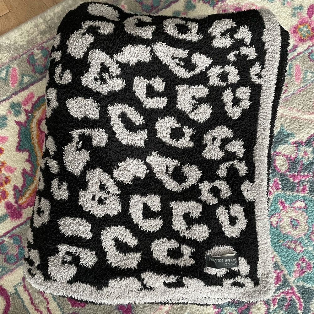 Barefoot dreams in the wild throw blanket